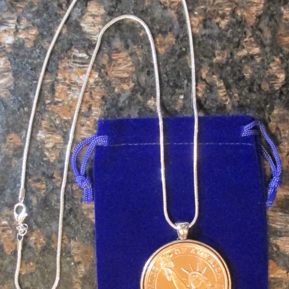 Statue of Liberty Round Sterling Silver Necklace - Picture 6 of 6